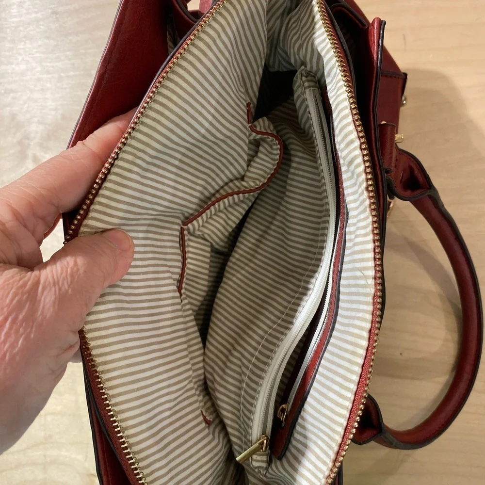 Mia M. Farrow Collection Elegant Red Handbag with Gold Accents (LD)